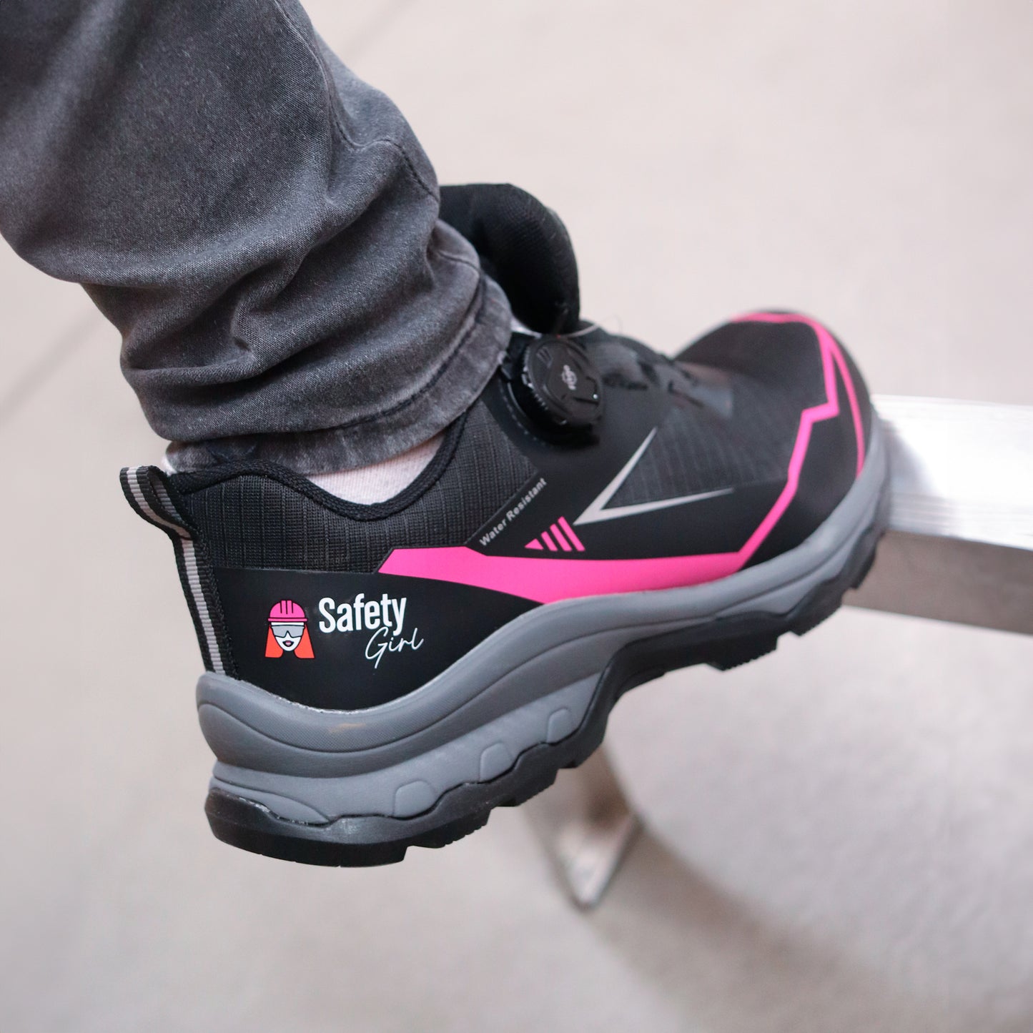 Tenis de seguridad para dama modelo INTREPID marca Safety Girl