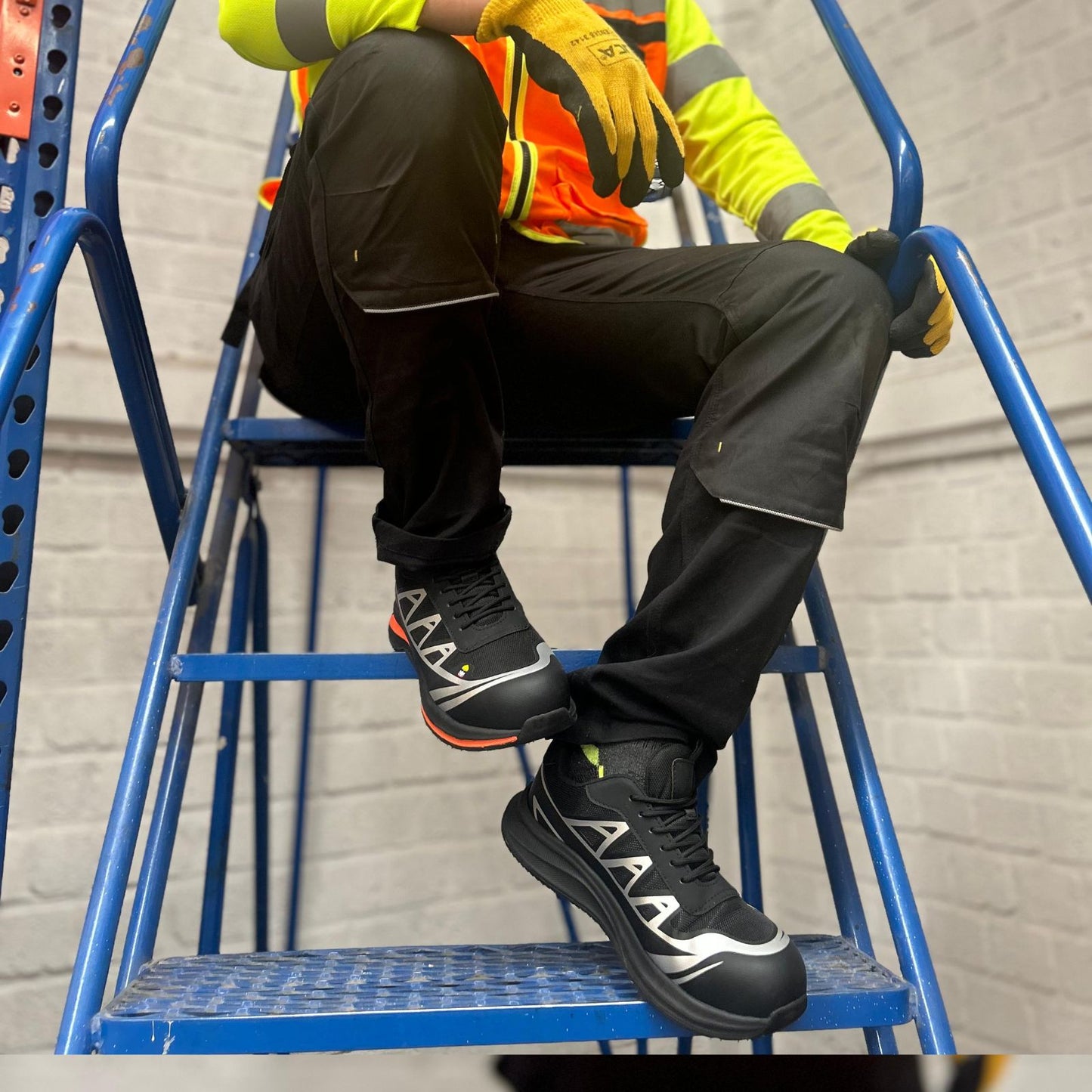 Tenis de seguridad modelo BELLAKO marca Safety Man