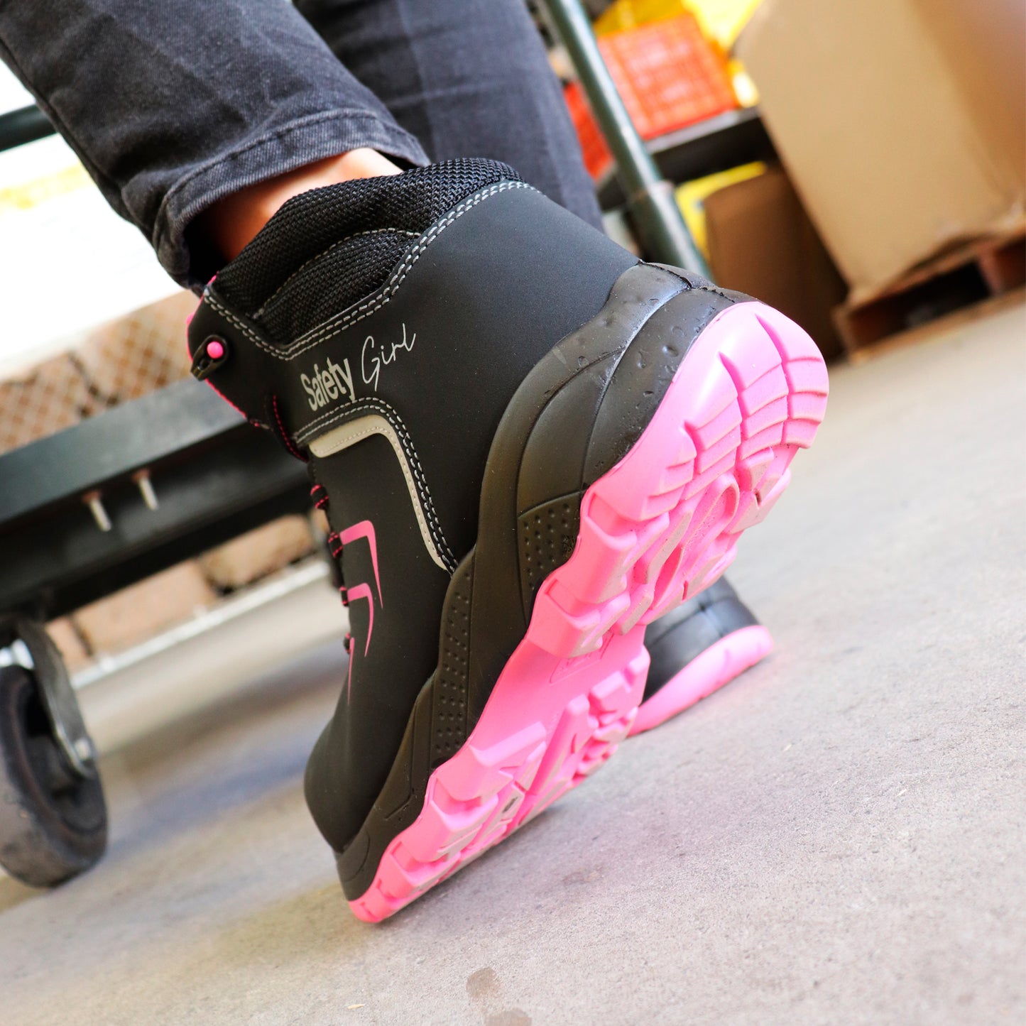 Bota de seguridad para dama modelo 229SG marca Safety Girl