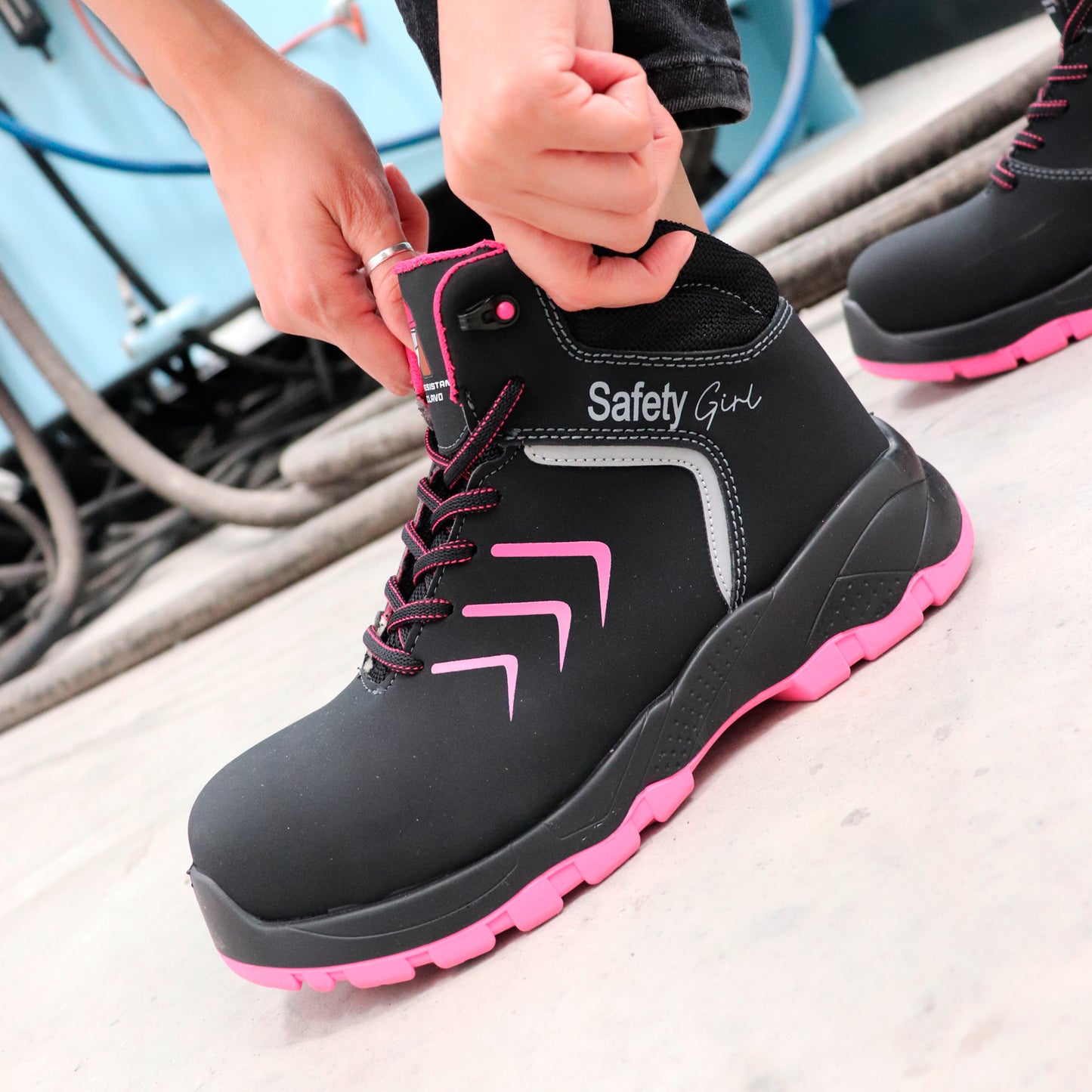 Bota de seguridad para dama modelo 229SG marca Safety Girl