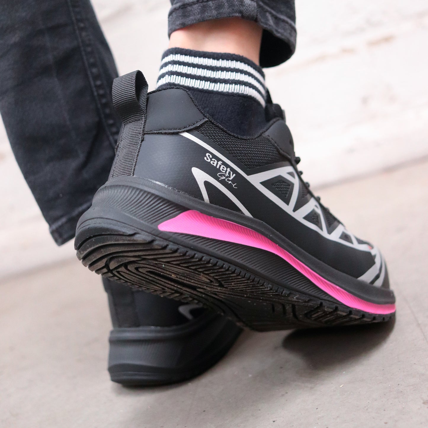 Tenis de seguridad para dama modelo INTREPID marca Safety Girl