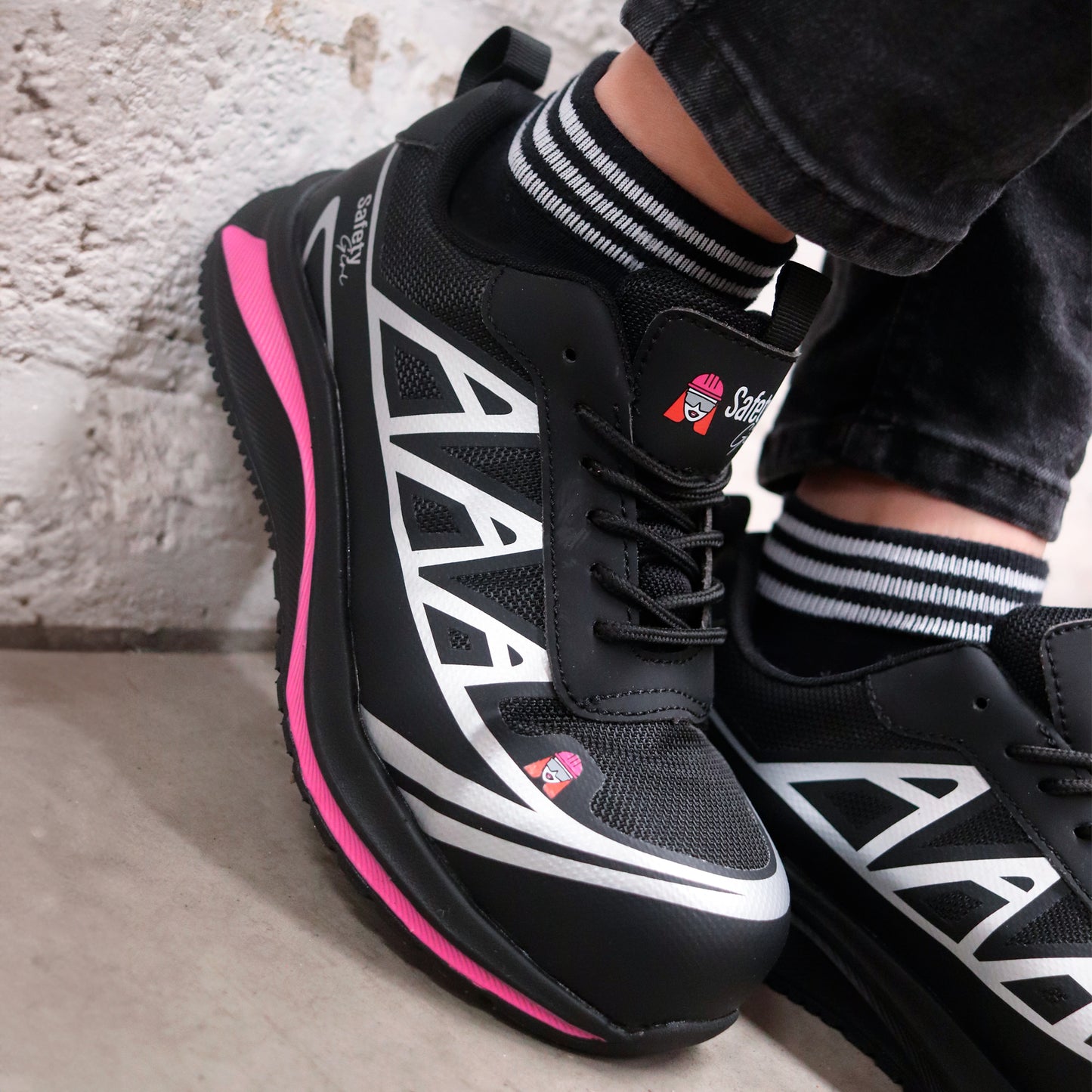 Tenis de seguridad para dama modelo INTREPID marca Safety Girl