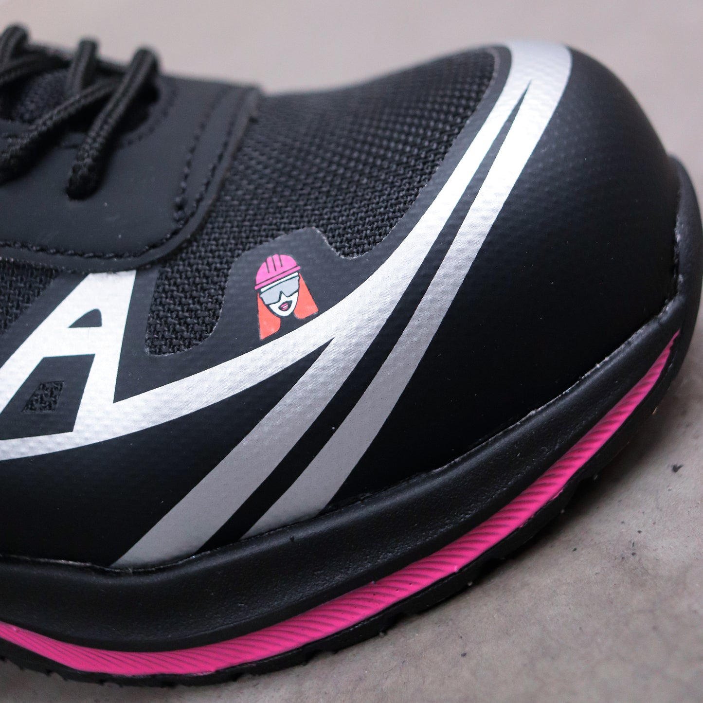 Tenis de seguridad para dama modelo INTREPID marca Safety Girl