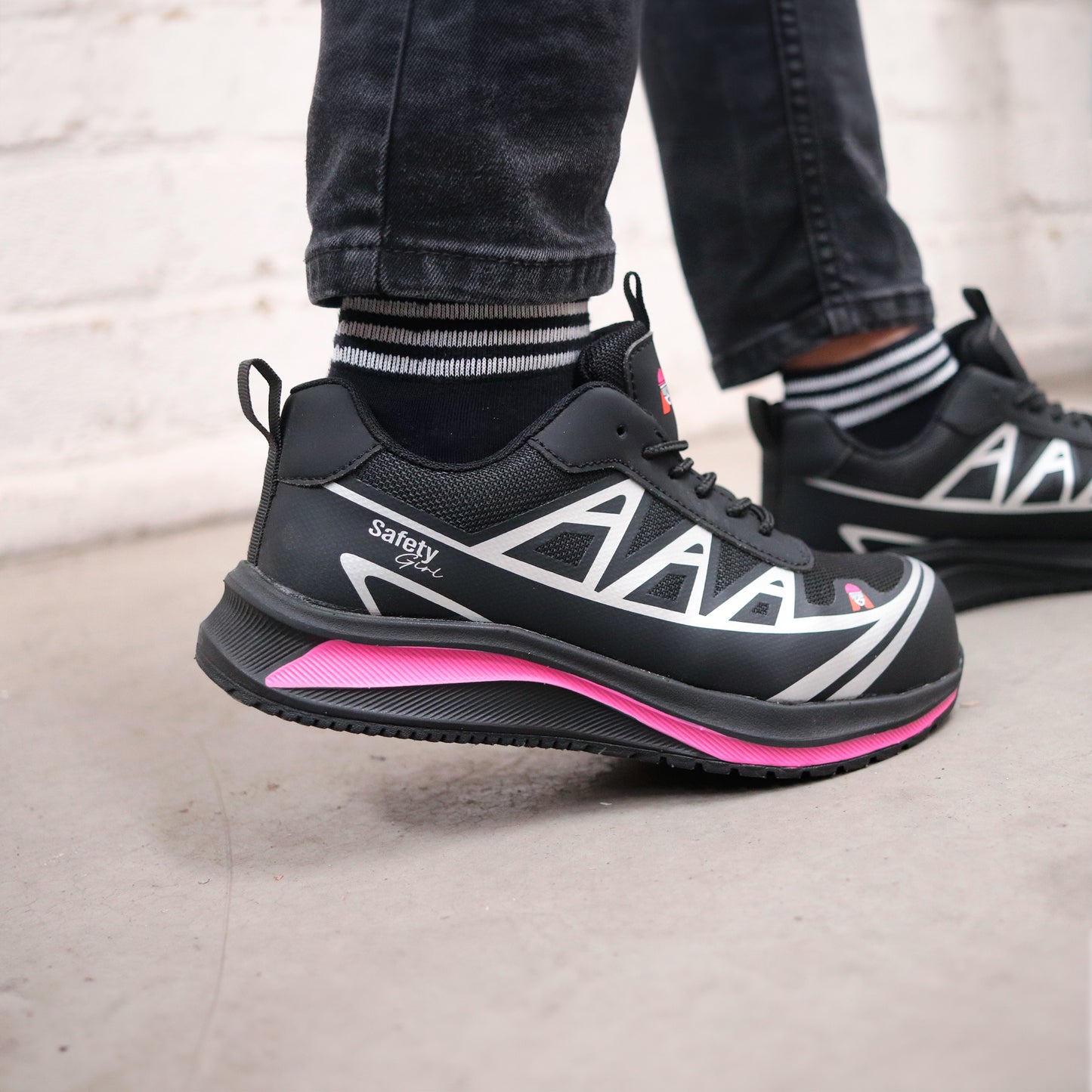 Tenis de seguridad para dama modelo INTREPID marca Safety Girl