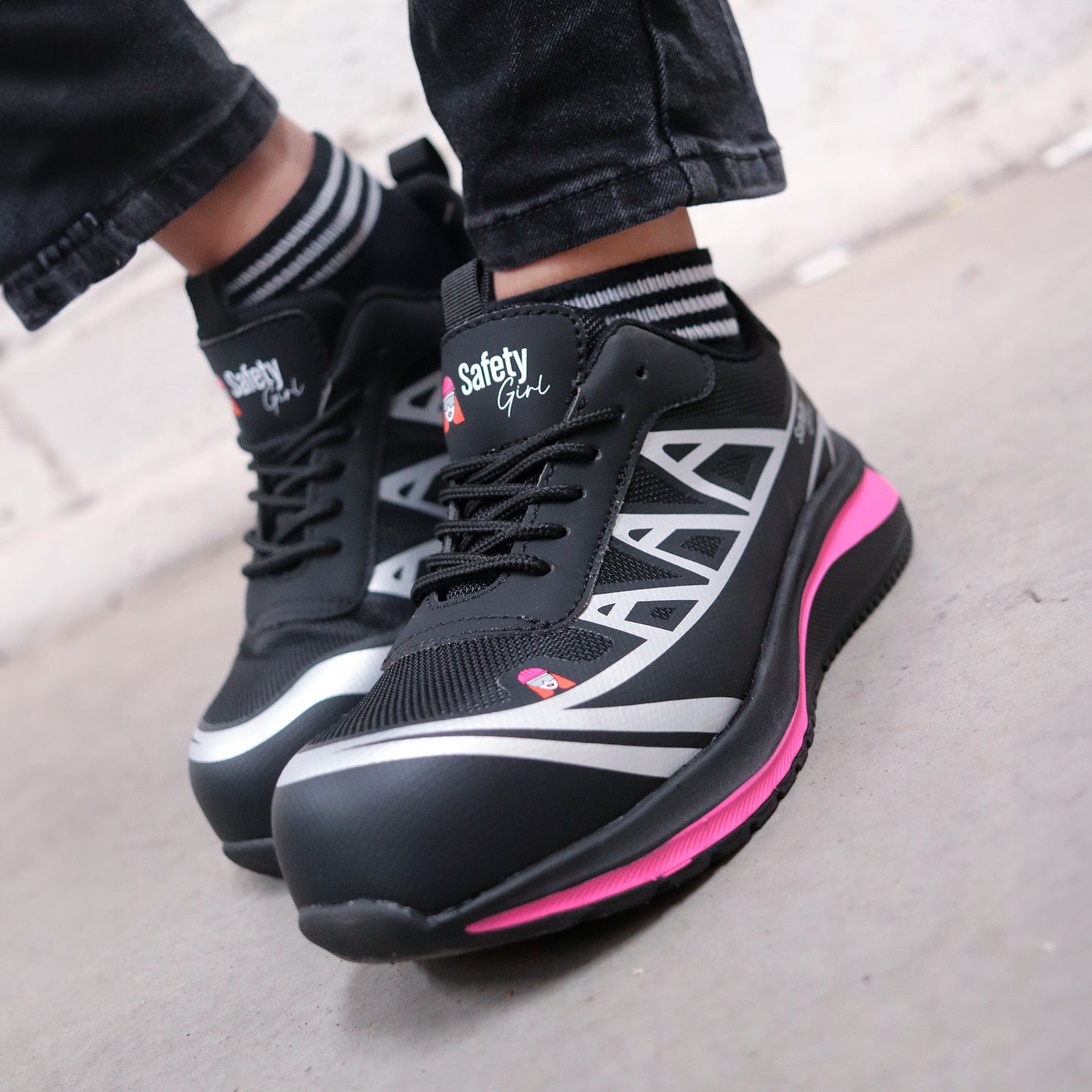 Tenis de seguridad para dama modelo INTREPID marca Safety Girl
