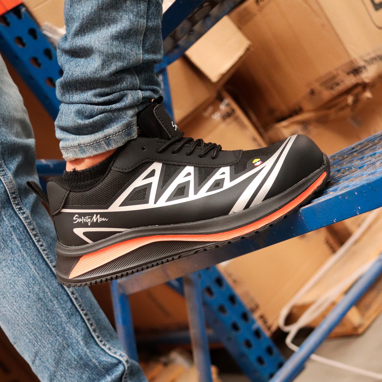 Tenis de seguridad modelo BELLAKO marca Safety Man