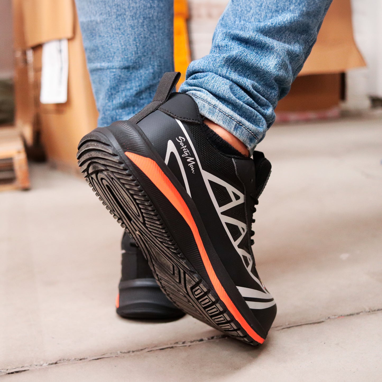Tenis de seguridad modelo BELLAKO marca Safety Man