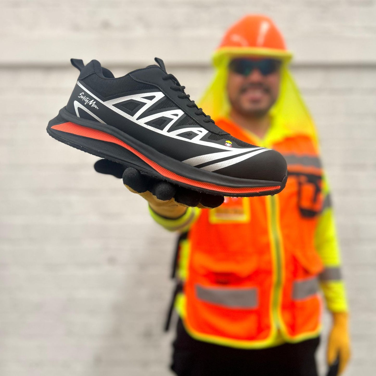 Tenis de seguridad modelo BELLAKO marca Safety Man