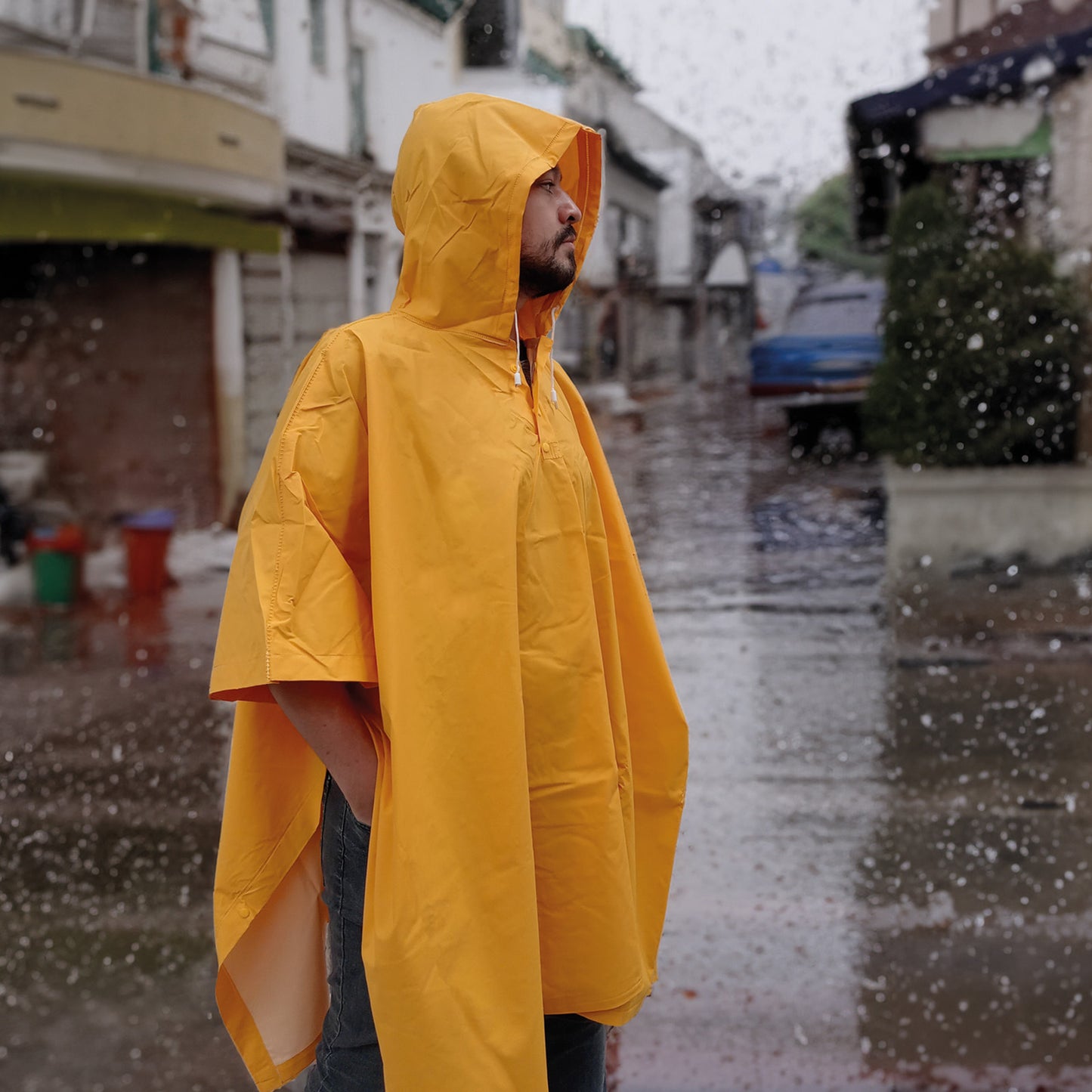 Impermeable tipo poncho modelo PIL marca LICA